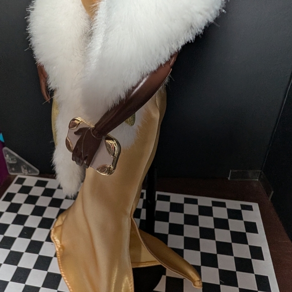 Custom Restyled AA Articulated Barbie Red Carpet Gold Gown - Picture 6 of 10